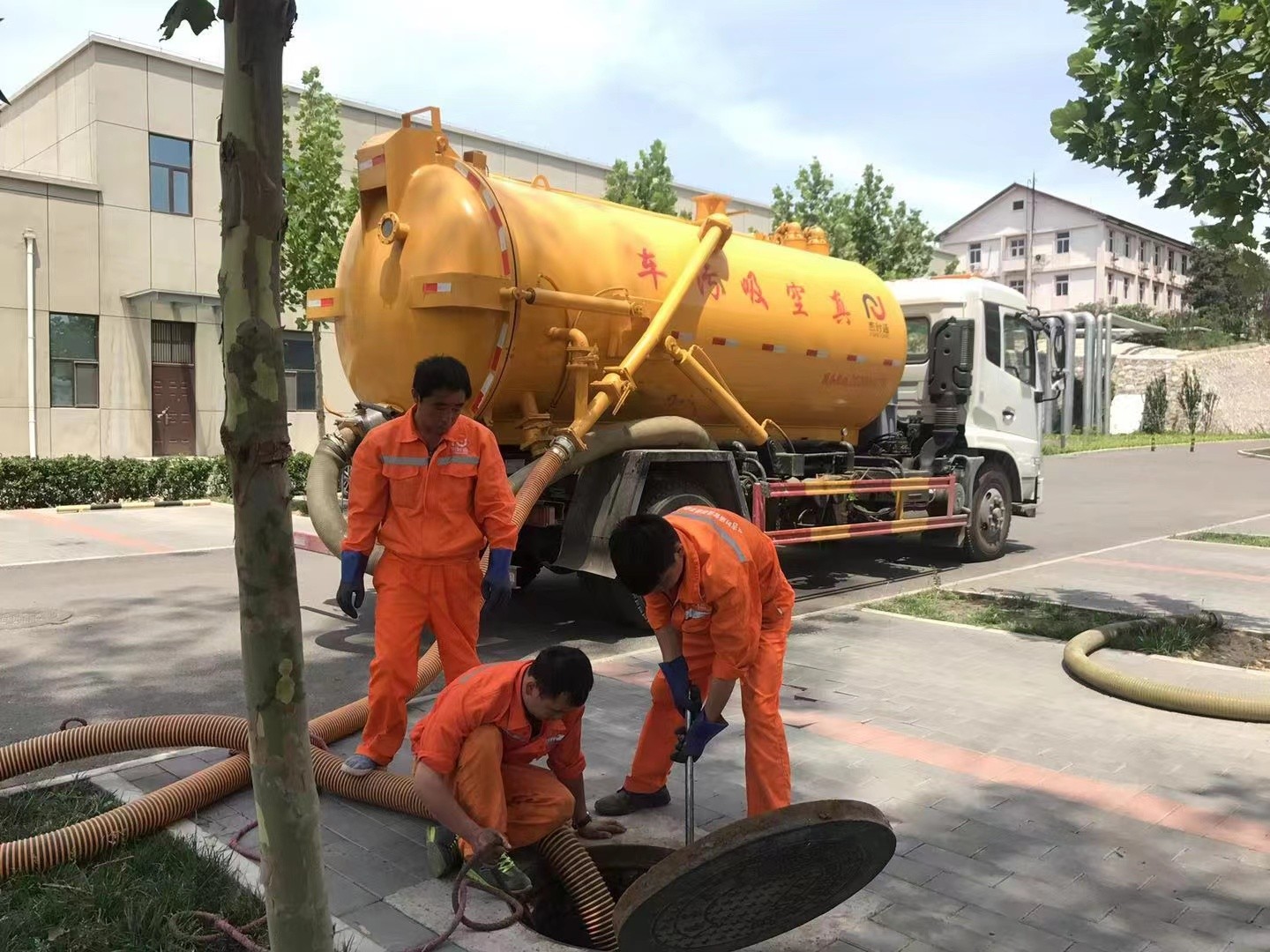 潜江经济开发区化粪池清理与5-8吨吸粪车施工效率分析